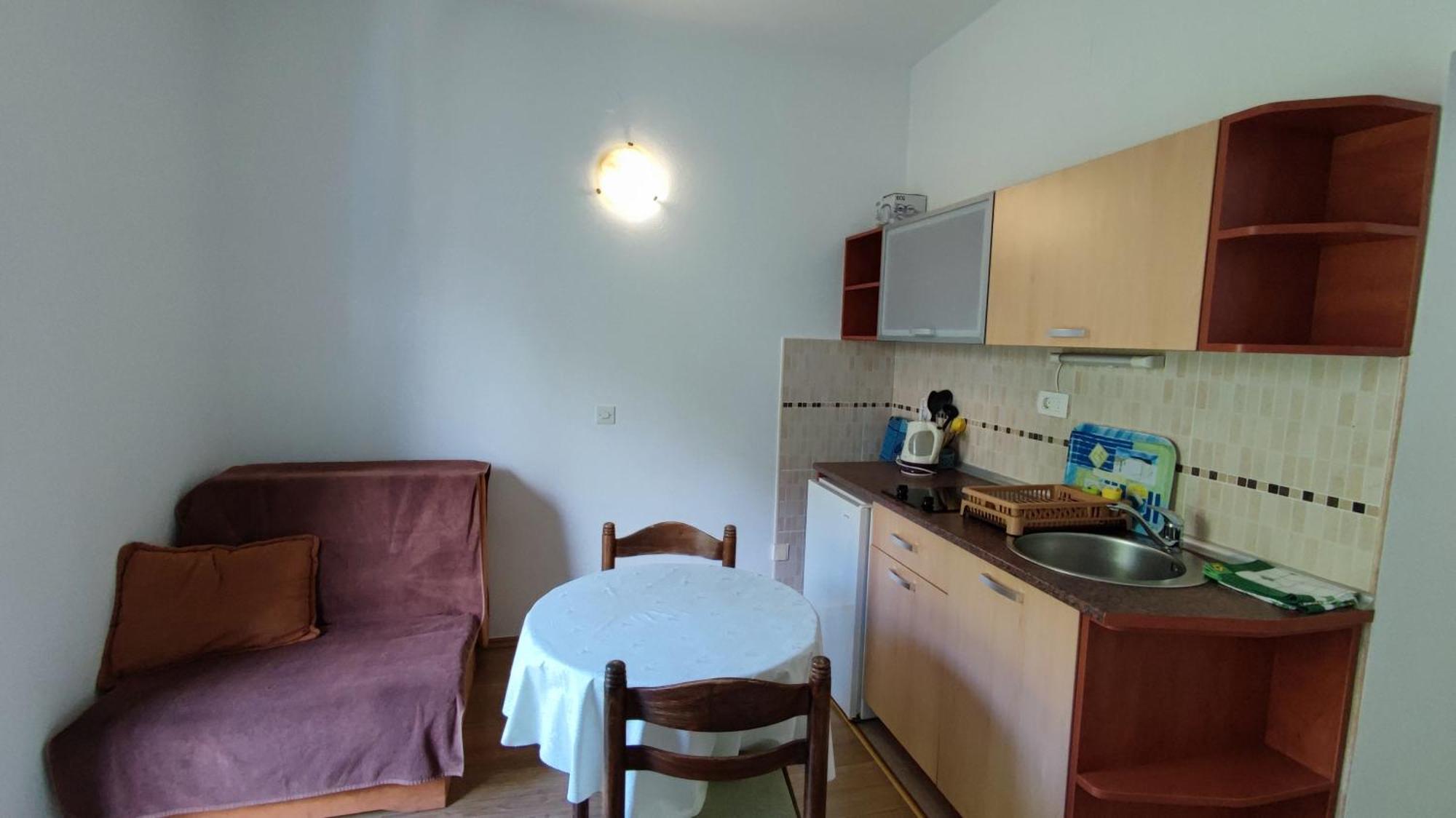 Apartmani Famelja Jovanovic Sveti Stefan Kamer foto